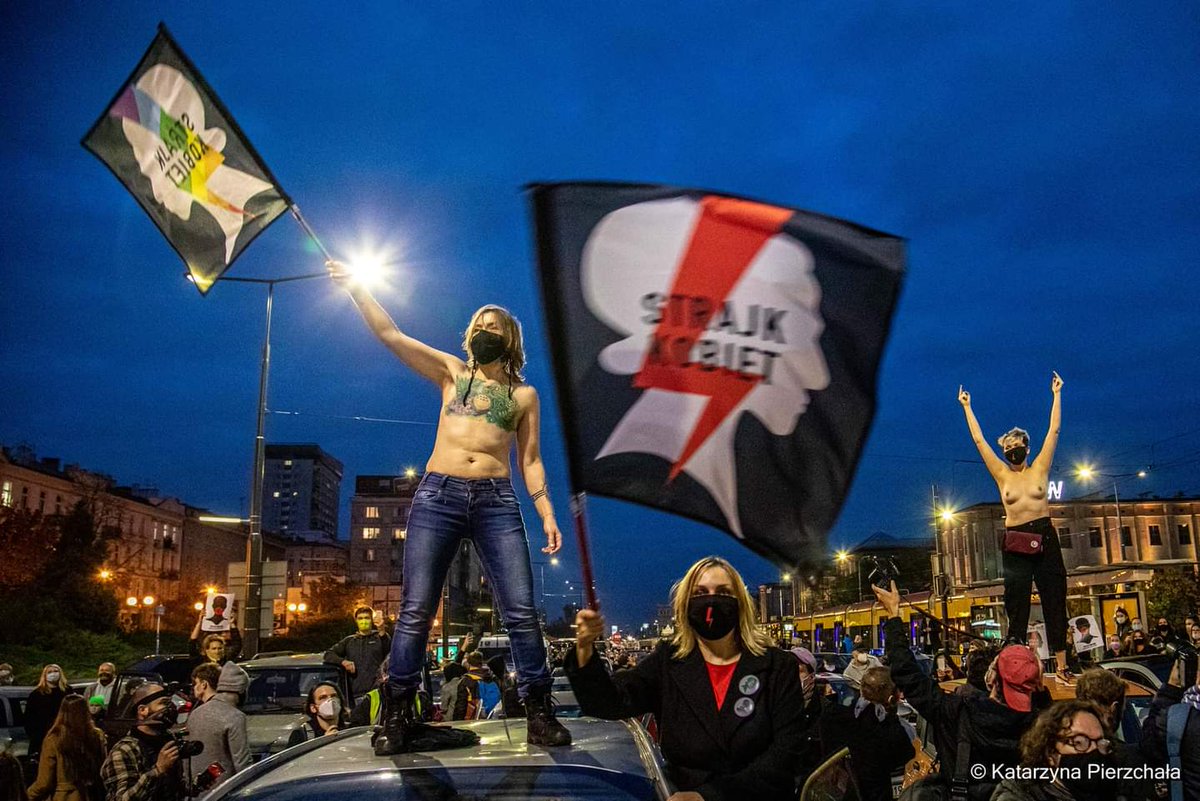 spacerowiczka1's tweet photo. Nic lepszego dziś nie zobaczycie. Fot. Katarzyna Pierzchała❤ @strajkkobiet https://t.co/IPMfvFHnQB