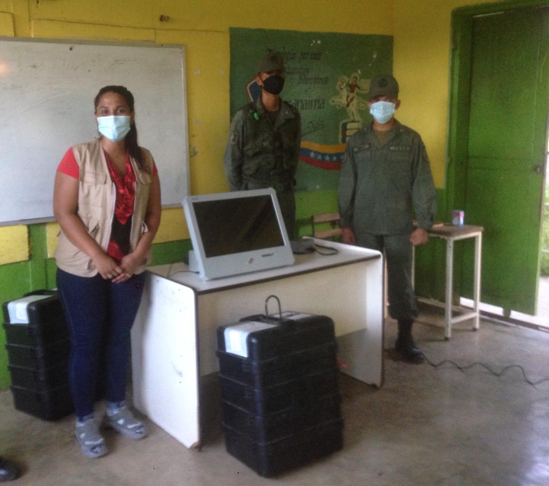 @ArmadaFANB A través del @AB_Bainza Cumpliendo con la seguridad del simulacro Elecciones Parlamentarias 2020 Arismendi https://t.co/HUqzaKpc5r