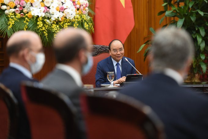 DoeIntlAffairs's tweet photo. Under @AdamUSDFC’s and Prime Minister Phúc's visionary leadership leadership, @ENERGY is central to our future economic partnership with #Vietnam and the security of #IndoPacific. Our delegation’s strength demonstrated 🇺🇸 commitment to our 🇻🇳 partnership. https://t.co/ZmUh4etWwE