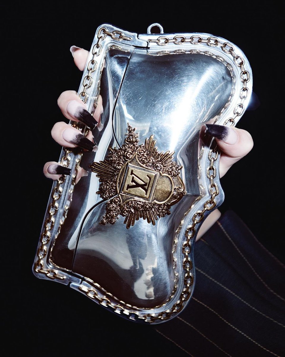 kimpetras's tweet photo. .@Mag_Antidote x @LouisVuitton 

📸 : Jan Welters https://t.co/H33K5U3oN4