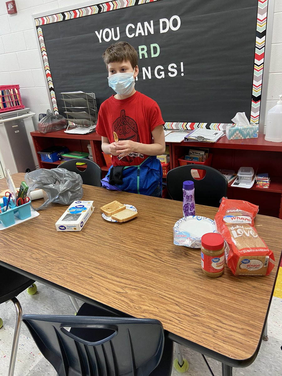 MrsGordon_HV's tweet photo. Had so much fun today writing directions for making a PB and J and then using our directions to make some sandwiches! Definitely a hit! #MiddieRising #WeGotYour6 https://t.co/Kz7RCCqMwE