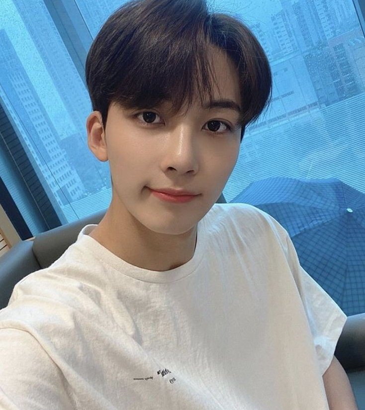 A THREAD OF JEONGHAN SELCAS AGAIN

BC I MISS THIS MF SO MUCH AND HE WONT UPLOAD ONE IF HE'S NOT IN THE MOOD SO THIS IS ME DOING GOD'S WORK;