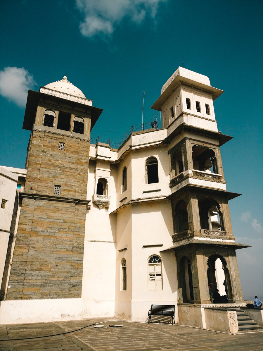 KiteTours's tweet photo. The Only Monsoon Palace in India, which is the Hilltop Palace in Udaipur. also known as Sajjangarh.
@my_rajasthan #Udaipur https://t.co/HbN549LmZG