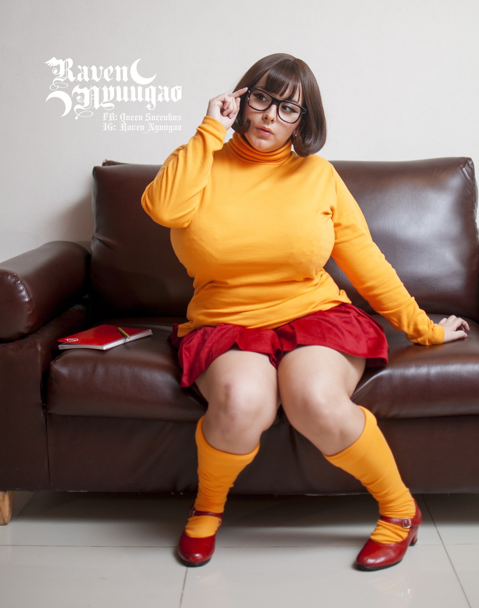 Velma Dinkley • Cartoon Cosplays • Momo Kariño Cosplay