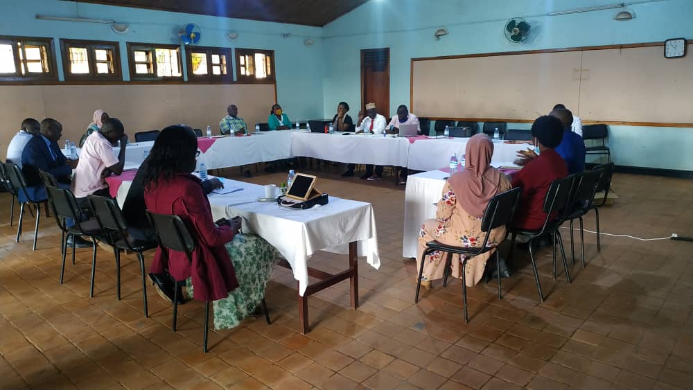 UgAcdeg's tweet photo. Yesterday: @Mubangizi1995 led @PYIPUg1 and @YCEDemocracy delegation that met with members of the Inter Religious Council @irc_uganda to discuss the 2021/26 National Youth Manifesto and chart a partnership for manifesto implementation and violence free elections #YouthDecideUg https://t.co/G7g1tWi13Z