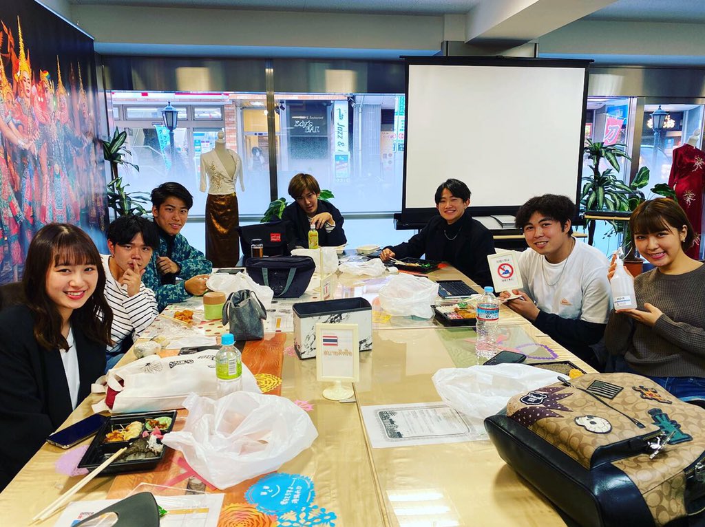 神田外語学院 Kifl コロナで分散登校の中 登校してきた学生達は仲良く昼食タイム そんな中 本日歳の誕生日を迎える英語専攻科の瀬川くんが今年の抱負を教えてくれました 目指せtoeic高得点 抱負の動画はインスタで紹介しています T Co 神田外語学院 Kifl コロナで分散登校の中 登校してきた学生達は仲良く昼食タイム そんな中 本日歳の誕生日を迎える英語専攻科の瀬川くんが今年の抱負を教えてくれました 目指せtoeic高得点 抱負の動画はインスタで紹介しています T Co