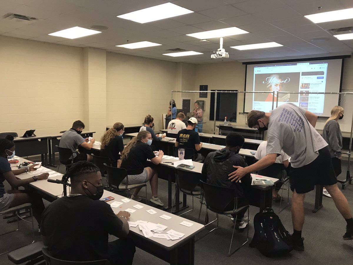 CoachLukeSy's tweet photo. What are YOUR Core Values? Love sharing @GrowingLeaders #Habitudes with our up and coming leaders on our @BerryVikings teams! Tonight was all about Thermometers and Thermostats. #HeadHeartHands https://t.co/vlcWjSbqi8