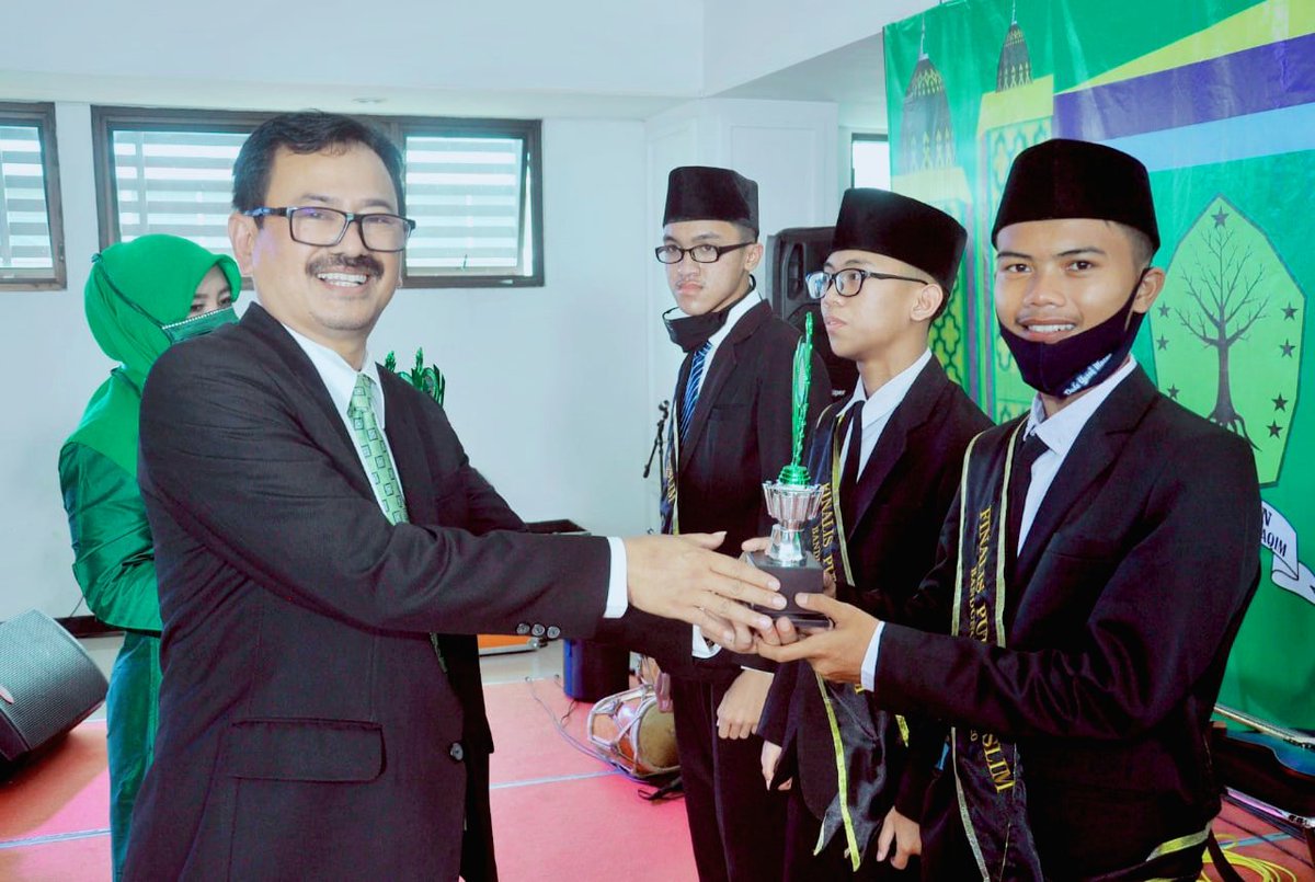 Kunci sukses sekaligus hidup yang terpenting jangan malu dalam berbuat kebaikan dan berani untuk mencoba, mencari jati diri dan berani tampil adalah salah satu cara untuk mengembangkan potensimu di masa yang akan datang, semangat we can, Salam Inspirasi🙏