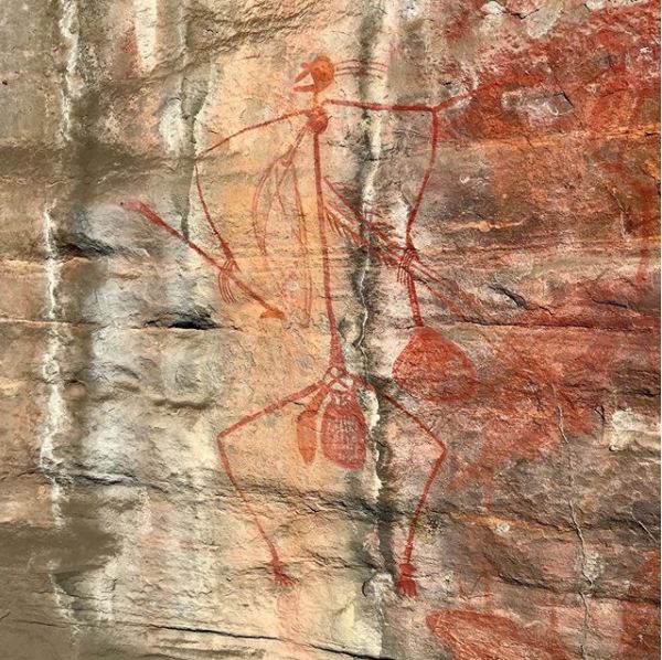 Parks_Australia's tweet photo. To make the #paint for the #ancient #rockart you see at #Kakadu, #Bininj/Mungguy ancestors crushed pigments on a stone palette and mixed them with water to make a paste. They made brushes from human hair, reeds, feathers and chewed sticks. https://t.co/Wu0GQpXRD2