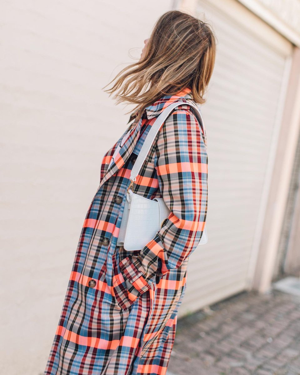TheLDNChatter's tweet photo. Return of the Mac... Each year the Danish brand #Munthe design the boldest belted belter to rival all the chic Parisian beige trenches - Just perfect for this Winter Wallflower...! 😉🦩 #TrenchWithATwist
https://t.co/iNpX58kF6m https://t.co/LsoNaeV5EA