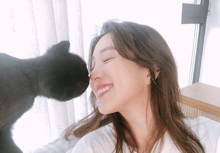 jung ryeowon  (yoanaloves) my wife and our cats