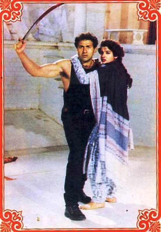sowika71's tweet photo. #SunnyDeol and #RaveenaTandon in the film 'Kshatriya' (1993) #postcards #screencouples
#BollywoodFlashback 
#HappyBirthdayRaveenaTandon https://t.co/2V5HCTaoMY
