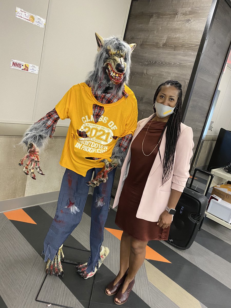 DrPopillion's tweet photo. Pledge to be drug free! #RedRibbonWeek2020 #BUTWolves #united https://t.co/AOYJXMhMPL