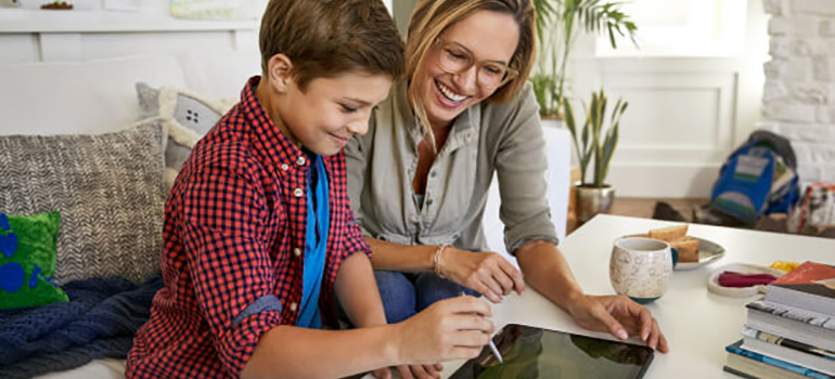 whatsyourtech's tweet photo. A survey commissioned by @citrix  find that 43% of #CanadianParents felt #schools  weren’t prepared for the move to #remotelearning   #Online @Todaysparent @tdsb @TDSB_STEM https://t.co/Ar05HeNkqc https://t.co/JUMudxmohM