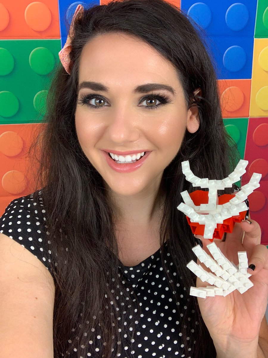 ragzyart's tweet photo. DAY 1 of Brick or Treat build classes! We made parts of skeletons! Had a blast with all the brick-or-treaters! 🕷👻 🎃 #brickortreat #lego #legoclass #legomoc #legomastersfox #legoskeleton @LEGO_Group #letsbuildtogether https://t.co/yQElK3UEgO