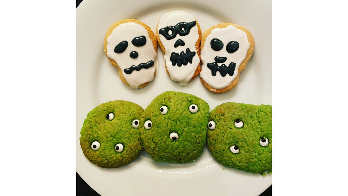 Latinamd's tweet image. #bakingtherapy #monstersandskulls #halloweencookies @hemoncwomendocs
