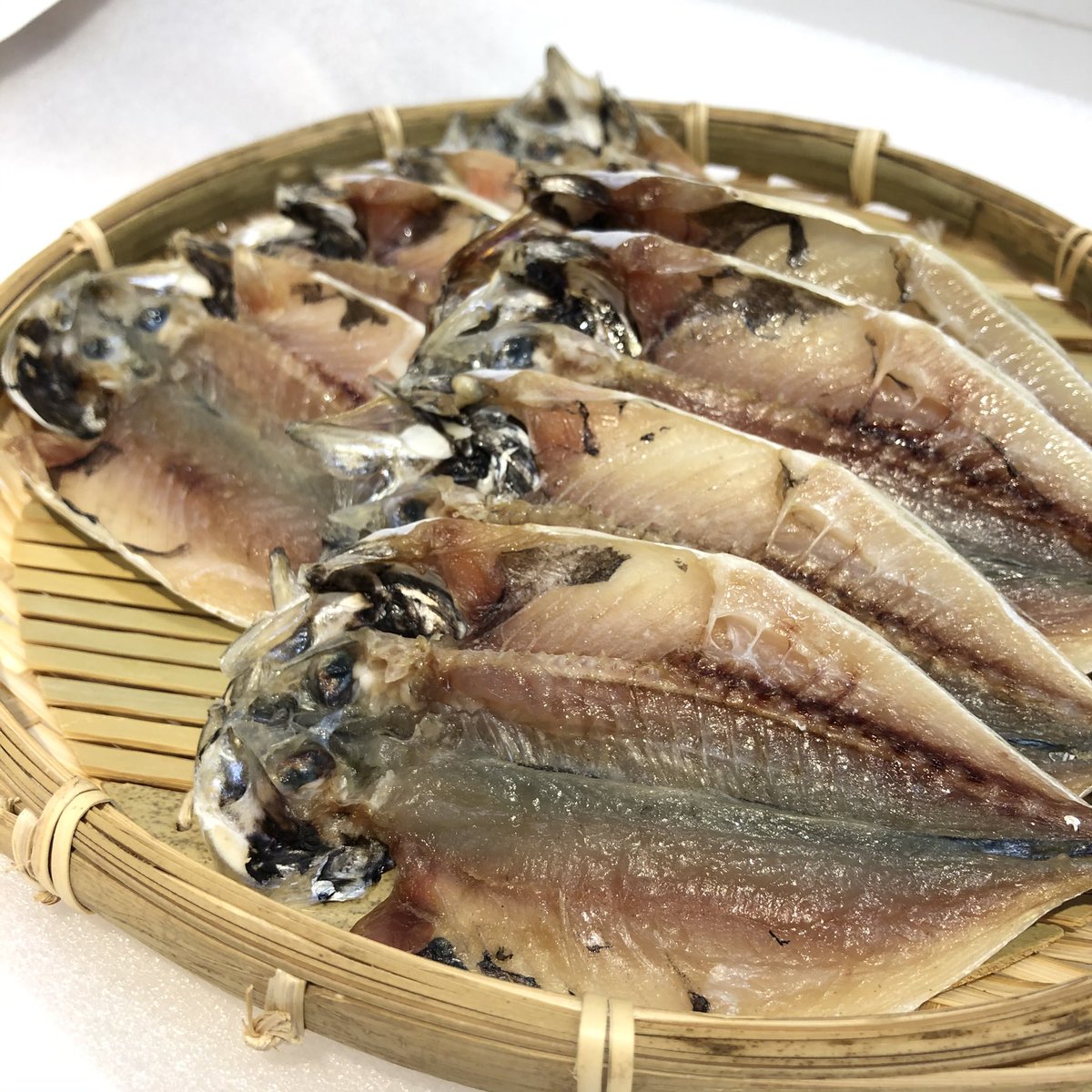 東久留米卸売市場 公式 おはようございます 本日は 丸正 さんより 宮城県閖上産の かえりちりめん と銀鮭はらす 豆 アジ干物 あんこう煮こごりをご紹介します かえりちりめんとはちりめんじゃこより少し大きめのちりめん イワシの稚魚 です