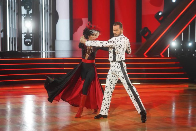 Kaitlyn Bristowe - Jason Tartick - FAN Forum - Dancing With The Stars Season 29 - Discussion - Page 5 ElTLz4rX0AATDd7