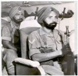 Troops of 1 SIKH, the first Infantry contingent of  #IndianArmy, landed at  #Srinagar Airfield and commenced operations for the liberation of Kashmir from the  #PakInvaders. (13/n) #SavioursofJammuKashmir1947 #ThisDayThatYear