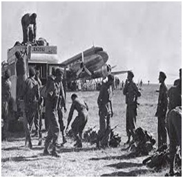 Troops of 1 SIKH, the first Infantry contingent of  #IndianArmy, landed at  #Srinagar Airfield and commenced operations for the liberation of Kashmir from the  #PakInvaders. (13/n) #SavioursofJammuKashmir1947 #ThisDayThatYear