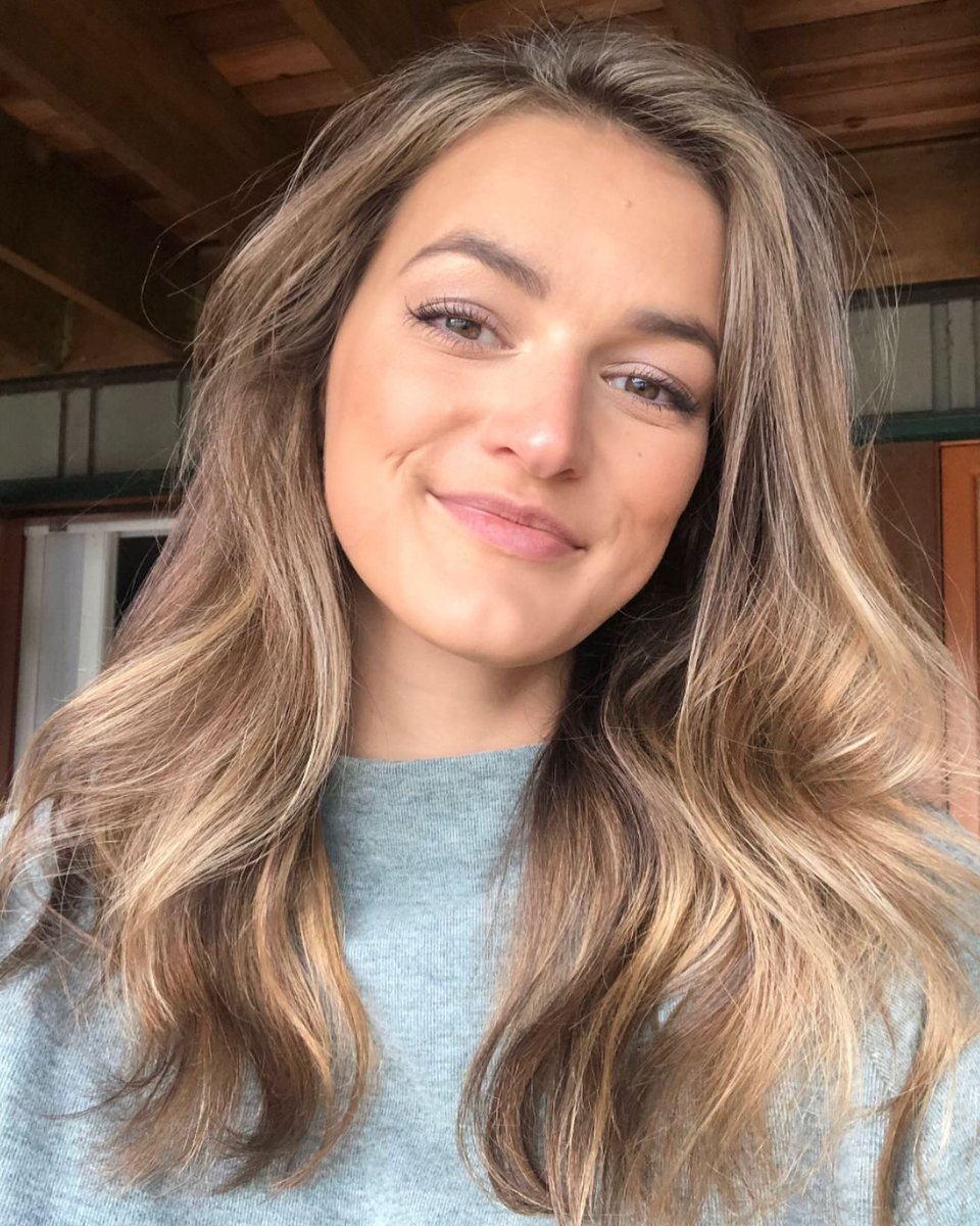 redbloomsalon's tweet image. #RedBloomInRealLife repost 📸  @mallorykirzinger 
Isn't she a babe? 😍  

𝙜𝙤𝙩 𝙩𝙞𝙧𝙚𝙙 𝙤𝙛 𝙘𝙪𝙩𝙩𝙞𝙣𝙜 𝙢𝙮 𝙤𝙬𝙣 𝙝𝙖𝙞𝙧

Hair by advanced stylist Mandy @mdhairyyc

Don't forget to tag us in your RedBloom in real life! ❣️