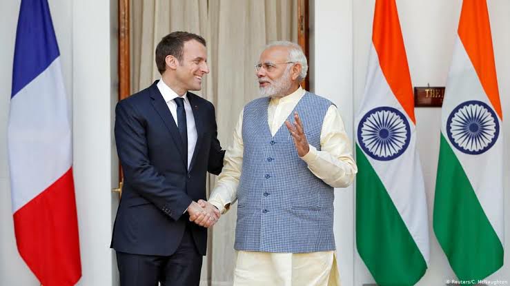 Manikan07656676's tweet photo. We'll Never Break This Friendship We're Ãlways With You.....🙏
🧡 @EmmanuelMacron 🧡
#IAmWithFrance
#welldoneFrance 
#WellDoneMacron https://t.co/yf5EbvHN1A