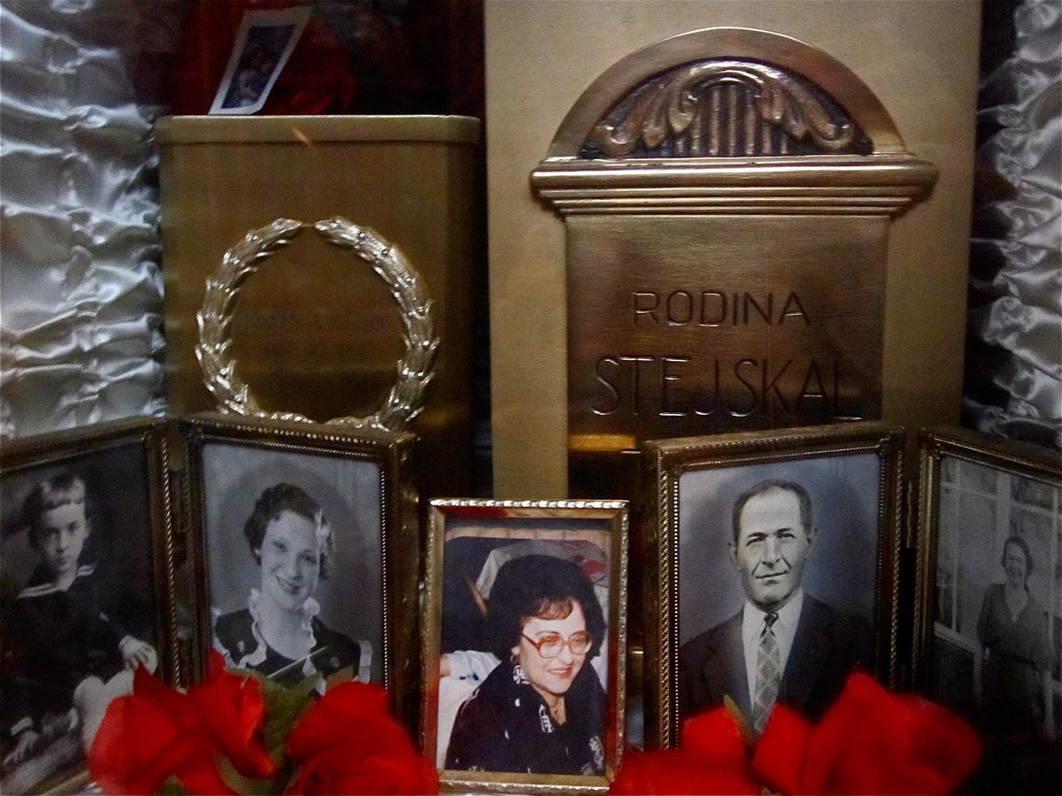 If you ever visit Bohemian National, make sure to go inside the Columbarium/Crematorium building, added in 1913. You won’t see Dedos specifically but there are still many photos and other mementos of the individuals whose ashes are stored in the niches.