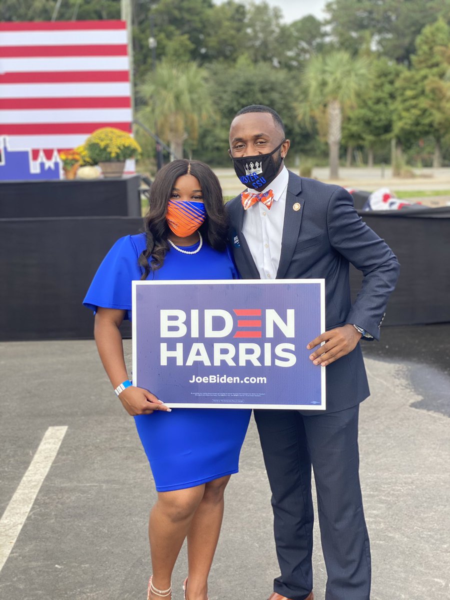 SSURoyals's tweet photo. Our 2020-2021 Royal court👑attended the #BidenHarris presidential Rally here on campus this afternoon, where Dr Jill Biden spoke at. 💙🧡#PresidentialElection2020 
#SSU #VoteForChange https://t.co/aP8oxcJVsv