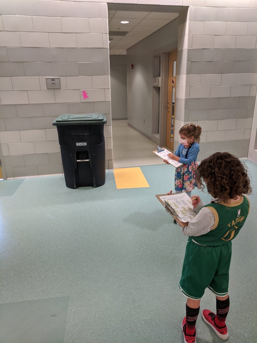 mrslibbyFM's tweet photo. We ended our time at #Howemanning going on a bear hunt to practice identifying letters and numbers. Thanks @keiraclemenzi and @mbetten5 for creating and hanging up the bears for these #fullermeadow kinders to find! Thanks HM staff for your kindness, support, and hospitality! https://t.co/SSbIFEh1KR