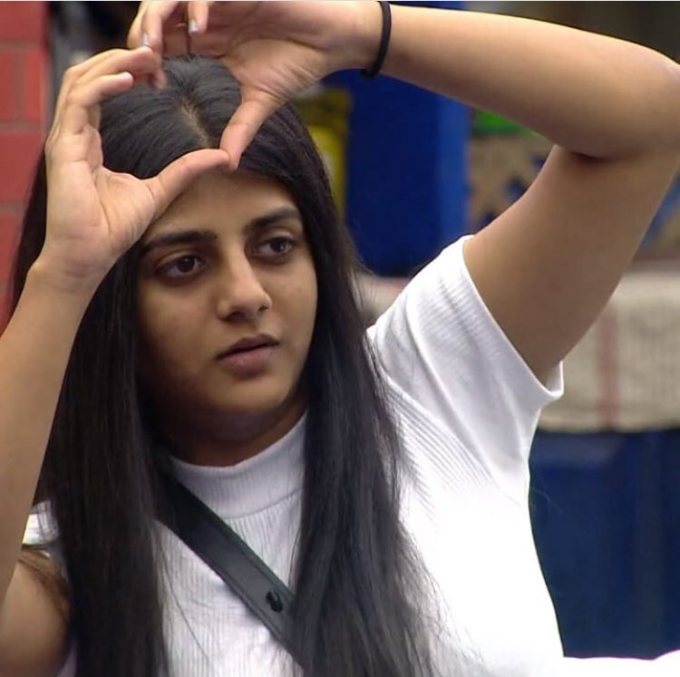 #Gabriella
I’m still looking those peoples twitted last day that #Gabi is nominating #SureshChakravarthy bcoz
Yesterday he gave devil to #BalajiMurugaDoss
#Spreadlove
#BiggBossTamil4 https://t.co/f5FSXCgeyc