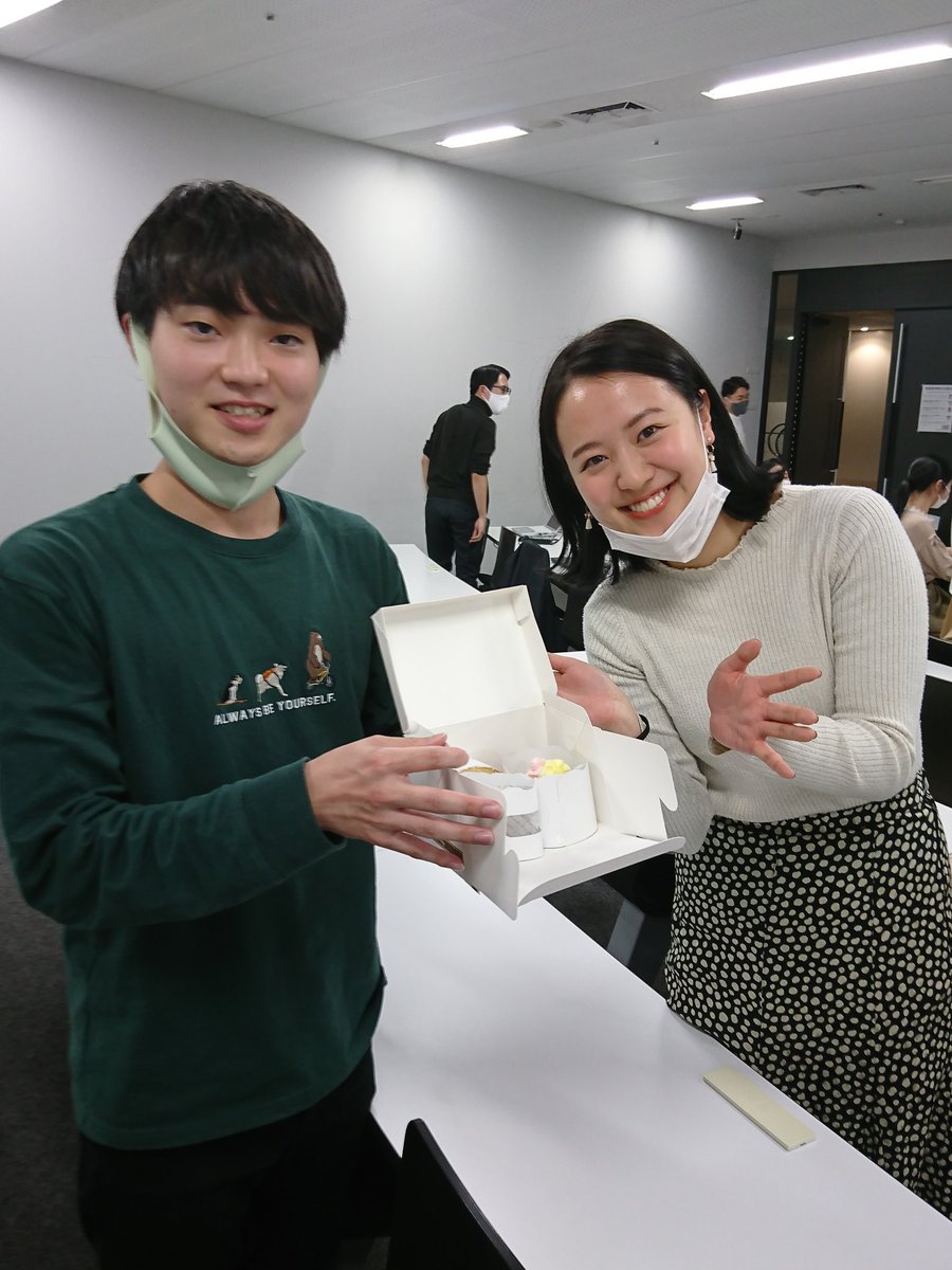 昨日は、10月に誕生日の17期の田岡さんと、りおんさんをお祝いしました！🎂
とても「ゼミっぽい」イベントでした☺️
お二方、お誕生日おめでとうございます！🎉