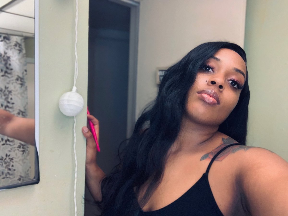 _NobodyGreaterr's tweet photo. Glue-less Lace Frontal wig Unit Installed by yours truly IG @thefaudoaseffectllc . Schedule your appointments today 💕✨ 🗓
.
#letmedoyourhair #babyhairs #georgia #browardcounty #daytonabeach #orlando #orange #miami #miamiwigs #fortlauderdale #exploremore #saweetie #hairstylist https://t.co/UPFt5jRa7q