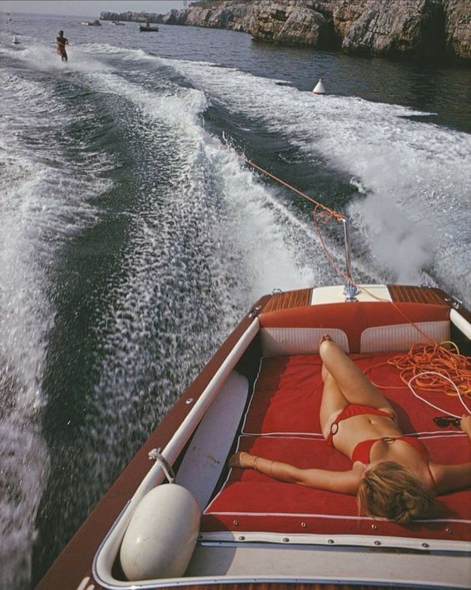historyandfacts's tweet photo. Antibes, France, August 1969. Photo by Slim Aarons https://t.co/duBTboK2xw