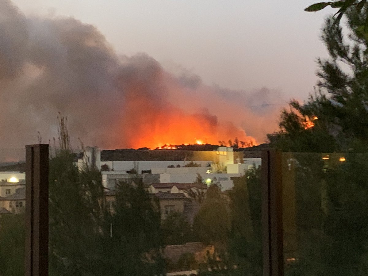 solsenpr's tweet photo. #SilveradoFire as seen from #BakerRanch. Pray for our firefighters! https://t.co/c0MDTw8u02