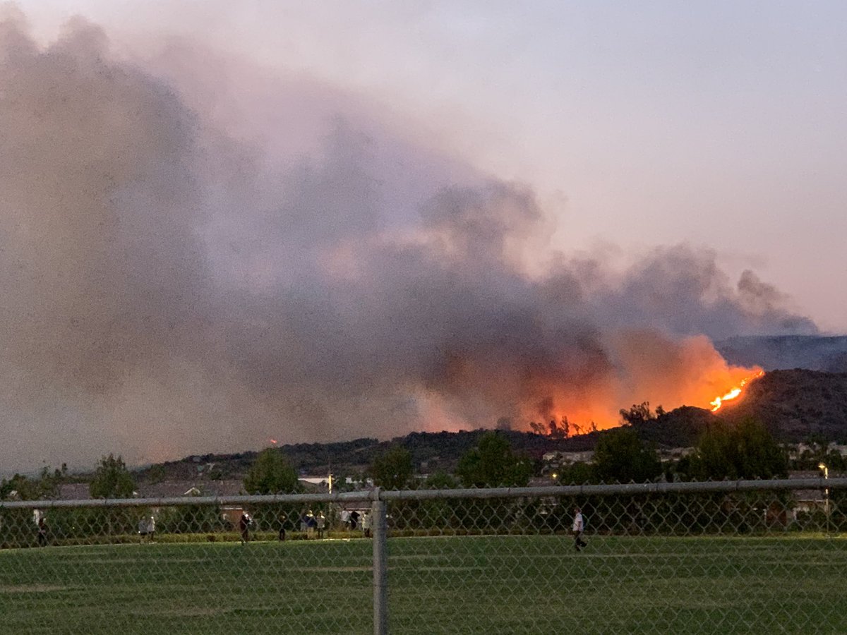 solsenpr's tweet photo. #SilveradoFire as seen from #BakerRanch. Pray for our firefighters! https://t.co/c0MDTw8u02