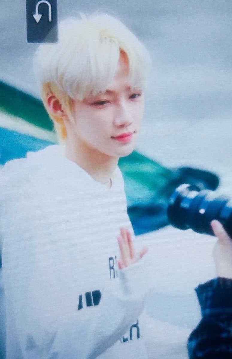 chanhee tbz blocking a fansite camera