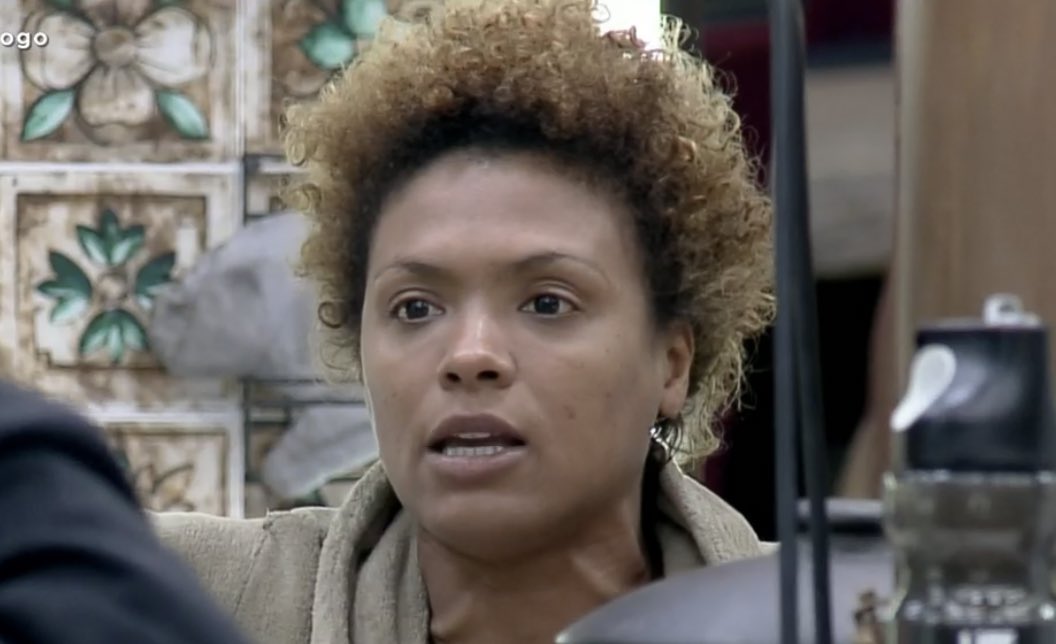 Se a Lidi metesse a mão na cara da Mirela eu fazia questão de fazer uma vakinha pra dar 1 milhão e meio pra ela! #AFazenda12