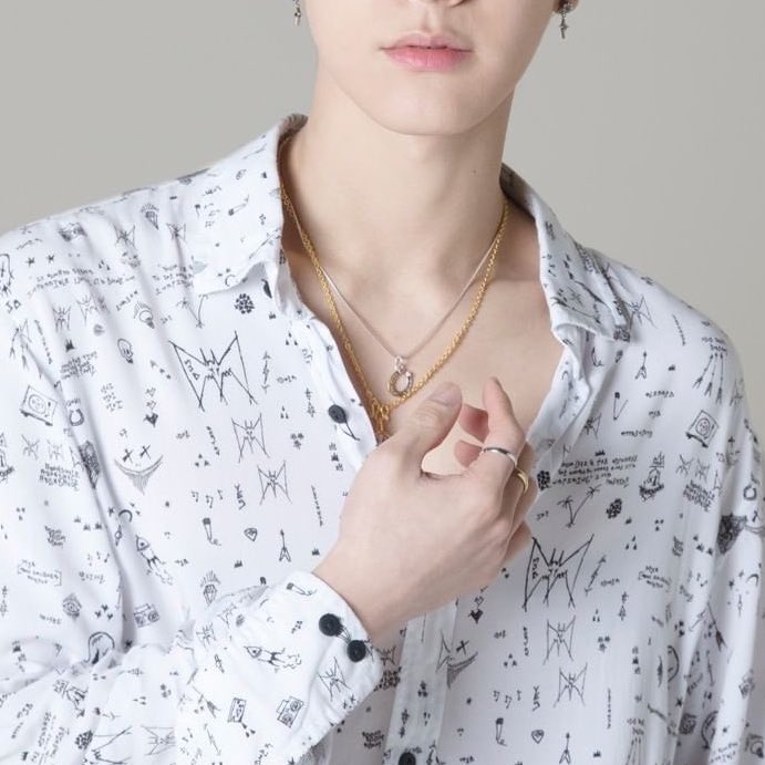 ten wore this necklace got sold out twice