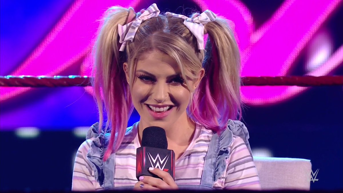 😈😈😈😈😈
#WWERaw #MomentOfBliss @AlexaBliss_WWE https://t.co/fA6vjnCCU0