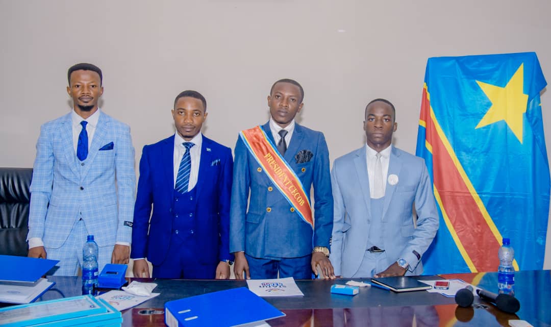 Jbeneriche2's tweet photo. Le Collectif des Étudiants Congolais au Burundi a procédé à l'investiture du nouveau président et vice président élu en remplacement de Monsieur @CirhuzaVital et qui ont par la même occasion prêté serment pour leur engagement.
 Mr MULUNGUTA MASHIMANGO Jévain est le nouveau. https://t.co/UUmtXCkj7w