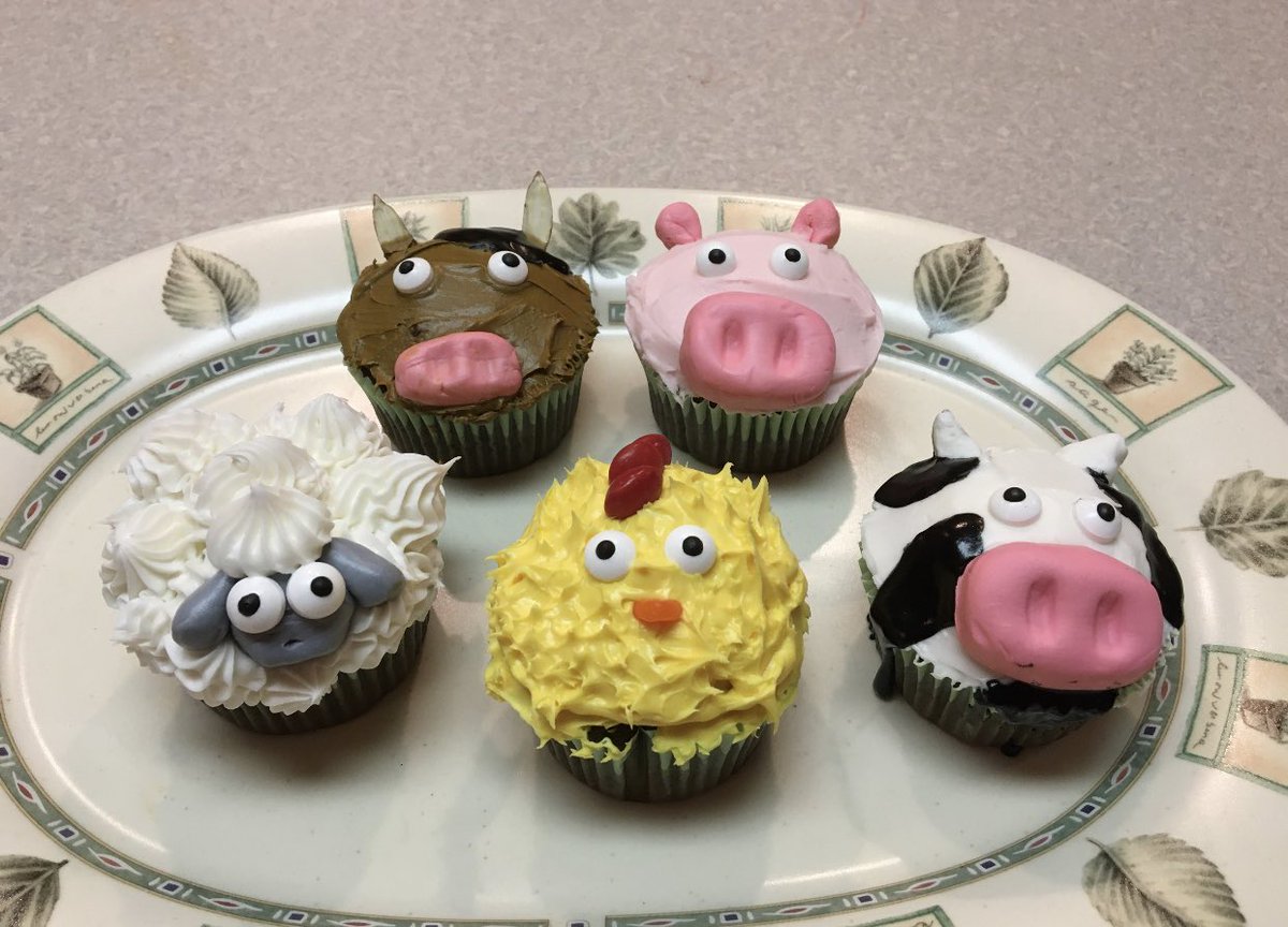 8th grade students at DMS bringing there A game for cupcake wars!  #proudteacher <a href="/CupcakeWarsTV/">Cupcake Wars</a> <a href="/MarcellusCSD/">Marcellus Schools</a> @DriverMiddle