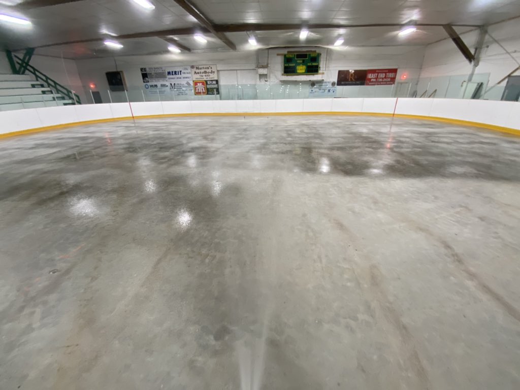 IceKipling's tweet photo. Ice making time👌 https://t.co/uMQqw1t3lK