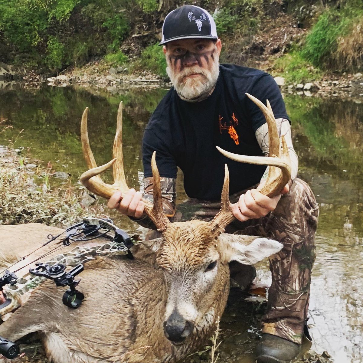 Travis got the Big 9 tonight!! @mathewsinc @deer30_mineral_official @sportsmanchannel @outdoorchanneltv #tattoosandtines #hunting #ohio #hat #apparelbrand #lifestyle #culture https://t.co/EEFvDlcljM