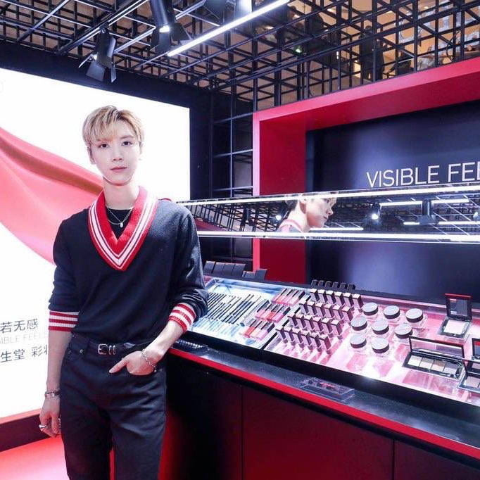 ten chose two lipsticks and got sold out everywhere, even shisedo thailand wanted to make a deal but sm said no