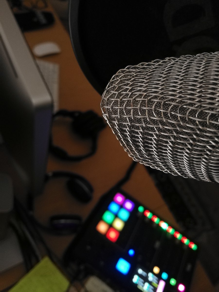RoshanAbady's tweet photo. @rodemics Well apparently my cat has his own podcast now https://t.co/WiwsjJQz7n