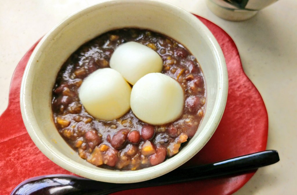 甘栗の白玉ぜんざい✨
あんこの中に甘栗をこれでもか!と入れたら、リッチな味わいの白玉ぜんざいが出来上がりました✨
冷やしても温めても美味しいので、栗が美味しい秋のこの時期に是非✨お試し下さい