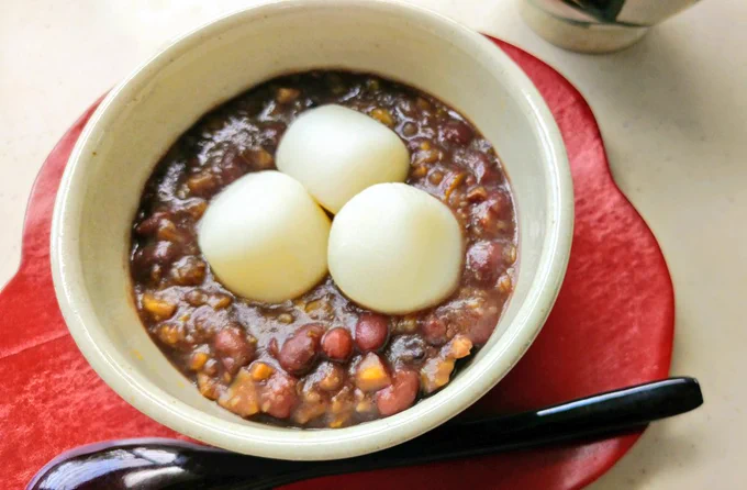 甘栗の白玉ぜんざい✨

あんこの中に甘栗をこれでもか!と入れたら、リッチな味わいの白玉ぜんざいが出来上がりました✨
冷やしても温めても美味しいので、栗が美味しい秋のこの時期に是非✨お試し下さい 