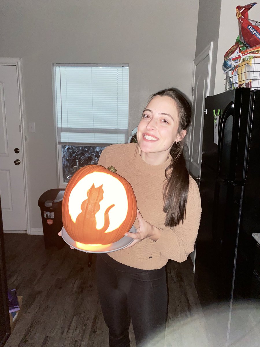 21Cheez's tweet photo. Coaches, take time and spend with your family every night when you get home‼️ Tonight we carved pumpkins, and watched Halloweentown! Enjoy the family time, and Embrace the grind!! https://t.co/3rKCjQtwaT