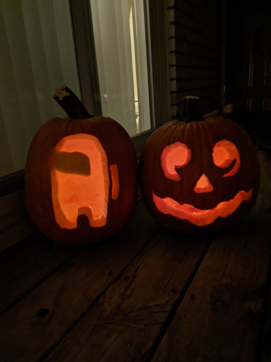 BGrajzl's tweet photo. Kinda proud of the pumpkins @meganpredojev and me made this year. https://t.co/SXrHZjFFcY