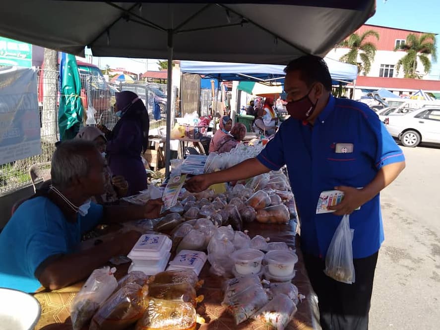 JapenKelantan's tweet photo. IOW KEMPEN PEMBUDAYAAN NORMA BAHARU: PUTUSKAN RANTAIAN COVID-19 

🔹Tanah Merah @PMR_TANAHMERAH

DUN Bukit Panau

27 Oktober 2020 (Selasa)
8:30 pagi
Pasar borong Manal 

#KomunikasiKita #bergheh
@azahar10920255 https://t.co/XaTakpZZ0d